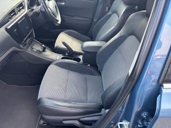 TOYOTA AURIS 1.8 VVT-h Excel Touring Sports 5dr Petrol Hybrid CVT Euro 6 (s/s