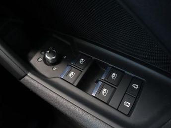 AUDI A3 1.0 TFSI 30 S line Sportback 5dr Petrol S Tronic Euro 6 (s/s) (1