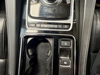 JAGUAR F-PACE 2.0 D180 Chequered Flag SUV 5dr Diesel Auto AWD Euro 6 (s/s) (18