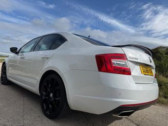 SKODA OCTAVIA 2.0 TSI vRS Hatchback 5dr Petrol DSG Euro 6 (s/s) (230 ps)