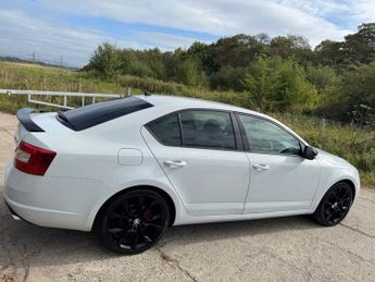 SKODA OCTAVIA 2.0 TSI vRS Hatchback 5dr Petrol DSG Euro 6 (s/s) (230 ps)