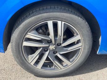 PEUGEOT 208 1.2 PureTech Allure Premium Hatchback 5dr Petrol Manual Euro 6 (
