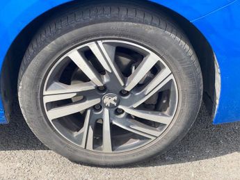 PEUGEOT 208 1.2 PureTech Allure Premium Hatchback 5dr Petrol Manual Euro 6 (