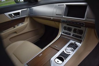 JAGUAR XF 2.2d Luxury Saloon 4dr Diesel Auto Euro 5 (s/s) (163 ps)