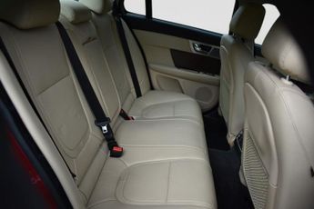 JAGUAR XF 2.2d Luxury Saloon 4dr Diesel Auto Euro 5 (s/s) (163 ps)