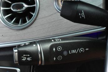 MERCEDES-BENZ E-CLASS 2.0 E220d AMG Line (Premium Plus) Coupe Diesel G-Tronic+ | 2 KEY