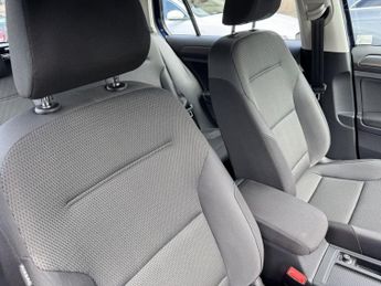 VOLKSWAGEN E-GOLF 35.8kWh e-Golf Hatchback 5dr Electric Auto (136 ps)