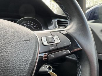 VOLKSWAGEN E-GOLF 35.8kWh e-Golf Hatchback 5dr Electric Auto (136 ps)