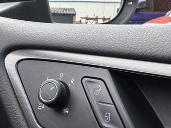 VOLKSWAGEN E-GOLF 35.8kWh e-Golf Hatchback 5dr Electric Auto (136 ps)