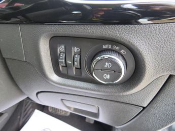 VAUXHALL ASTRA 1.6 CDTi BlueInjection SRi Nav Hatchback 5dr Diesel Auto Euro 6 