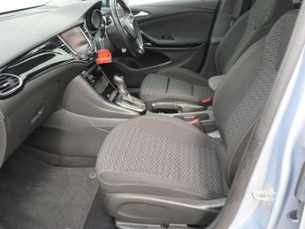 VAUXHALL ASTRA 1.6 CDTi BlueInjection SRi Nav Hatchback 5dr Diesel Auto Euro 6 