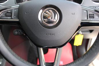 SKODA OCTAVIA 1.6 TDI SCR SE Technology Hatchback 5dr Diesel DSG Euro 6 (s/s) 