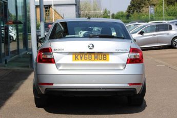 SKODA OCTAVIA 1.6 TDI SCR SE Technology Hatchback 5dr Diesel DSG Euro 6 (s/s) 