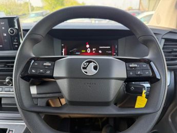 VAUXHALL Vivaro Life Electric 75kWh Combi XL MPV 5dr Electric Auto LWB (9 Seat, 7.4kW Charger)