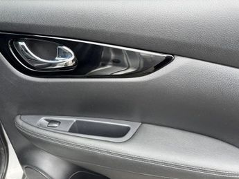 NISSAN QASHQAI 1.6 dCi Tekna SUV 5dr Diesel XTRON 2WD Euro 6 (s/s) (130 ps)