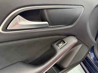 MERCEDES-BENZ A CLASS 2.1 A200d AMG Line (Premium) Hatchback 5dr Diesel 7G-DCT Euro 6 