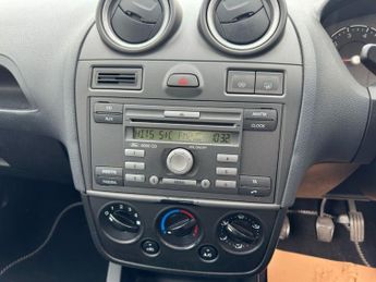 FORD FIESTA 1.25 Style Climate Hatchback 5dr Petrol Manual (142 g/km, 74 bhp