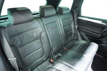 VOLKSWAGEN TOUAREG 3.0 TDI V6 BlueMotion Tech R-Line SUV 5dr Diesel Tiptronic 4WD E