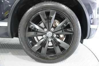 VOLKSWAGEN TOUAREG 3.0 TDI V6 BlueMotion Tech R-Line SUV 5dr Diesel Tiptronic 4WD E