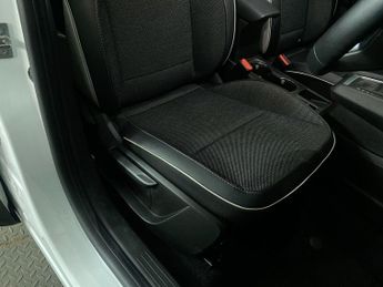 RENAULT CAPTUR 1.6 E-TECH techno SUV 5dr Petrol Hybrid Auto Euro 6 (s/s) (145 p