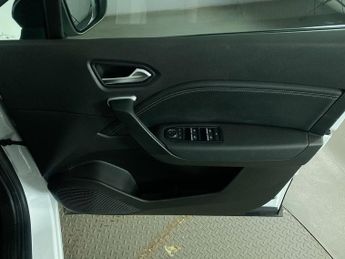 RENAULT CAPTUR 1.6 E-TECH techno SUV 5dr Petrol Hybrid Auto Euro 6 (s/s) (145 p