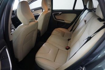 VOLVO V60 CROSS COUNTRY 2.0 D4 Lux Nav Estate 5dr Diesel Auto Euro 6-2 FORMER KEEPERS-FI