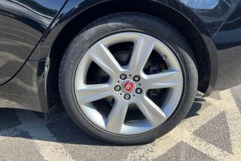 JAGUAR XE 2.0d Portfolio Saloon 4dr Diesel Auto Euro 6 (s/s) (180 ps) Touc