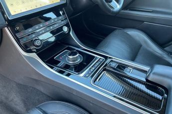 JAGUAR XE 2.0d Portfolio Saloon 4dr Diesel Auto Euro 6 (s/s) (180 ps) Touc