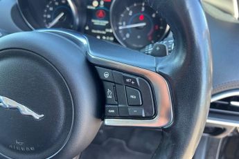 JAGUAR XE 2.0d Portfolio Saloon 4dr Diesel Auto Euro 6 (s/s) (180 ps) Touc