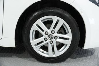 TOYOTA COROLLA 1.8 VVT-h GPF Icon Tech Hatchback 5dr Petrol Hybrid CVT Euro 6 (