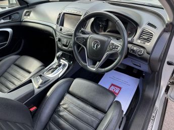 VAUXHALL INSIGNIA 2.0 CDTi Nav Country Tourer 5dr Diesel Auto 4WD Euro 5 (163 ps)