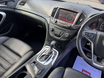 VAUXHALL INSIGNIA 2.0 CDTi Nav Country Tourer 5dr Diesel Auto 4WD Euro 5 (163 ps)