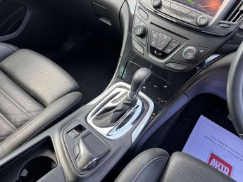 VAUXHALL INSIGNIA 2.0 CDTi Nav Country Tourer 5dr Diesel Auto 4WD Euro 5 (163 ps)