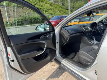 VAUXHALL INSIGNIA 2.0 CDTi Nav Country Tourer 5dr Diesel Auto 4WD Euro 5 (163 ps)