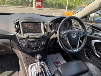 VAUXHALL INSIGNIA 2.0 CDTi Nav Country Tourer 5dr Diesel Auto 4WD Euro 5 (163 ps)