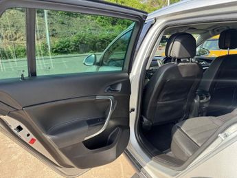 VAUXHALL INSIGNIA 2.0 CDTi Nav Country Tourer 5dr Diesel Auto 4WD Euro 5 (163 ps)