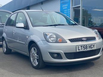 Ford Fiesta 1.6 Ghia Hatchback 5dr Petrol Automatic (176 g/km, 99 bhp)
