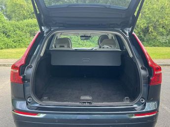 VOLVO XC60 2.0 D4 Momentum Pro SUV 5dr Diesel Auto AWD Euro 6 (s/s) (190 ps