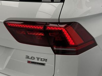 VOLKSWAGEN TIGUAN 2.0 TDI BlueMotion Tech R-Line SUV 5dr Diesel DSG 4Motion Euro 6