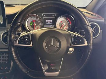 MERCEDES-BENZ GLA 2.1 GLA220d AMG Line (Premium Plus) SUV 5dr Diesel 7G-DCT 4MATIC