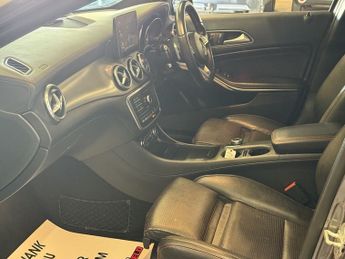 MERCEDES-BENZ GLA 2.1 GLA220d AMG Line (Premium Plus) SUV 5dr Diesel 7G-DCT 4MATIC