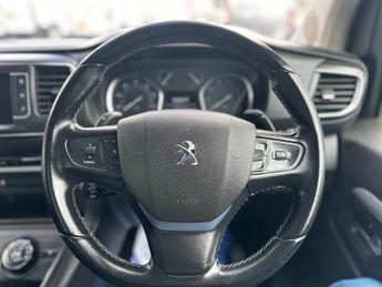 PEUGEOT TRAVELLER 2.0 BlueHDi Allure Standard MPV 5dr Diesel EAT8 MWB Euro 6 (s/s)