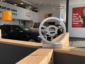 Toyota Hi Lux 2.4 D-4D Icon Pickup Double Cab 4dr Diesel Auto 4WD Euro 6 (s/s)