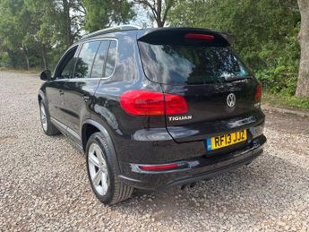 VOLKSWAGEN TIGUAN 2.0 TDI BlueMotion Tech R-Line SUV 5dr Diesel DSG 4WD Euro 5 (s/