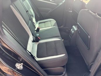 VOLKSWAGEN TIGUAN 2.0 TDI BlueMotion Tech R-Line SUV 5dr Diesel DSG 4WD Euro 5 (s/