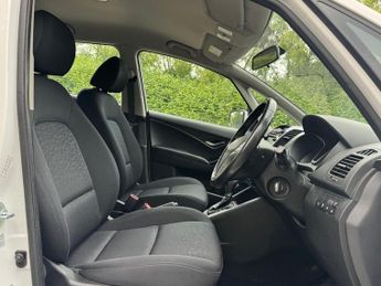 HYUNDAI IX20 1.6 SE Nav Hatchback 5dr Petrol Auto Euro 6 (125 ps)