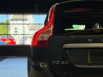 VOLVO XC60 2.4 D5 R-Design Nav SUV 5dr Diesel Geartronic AWD Euro 5 (215 ps