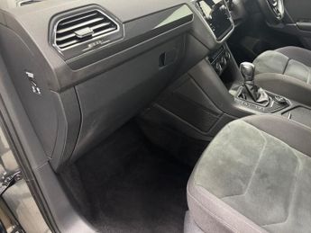 VOLKSWAGEN TIGUAN 2.0 TSI SEL SUV 5dr Petrol DSG 4Motion Euro 6 (s/s) (180 ps)