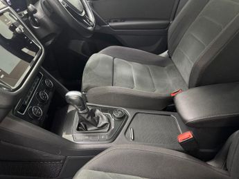 VOLKSWAGEN TIGUAN 2.0 TSI SEL SUV 5dr Petrol DSG 4Motion Euro 6 (s/s) (180 ps)