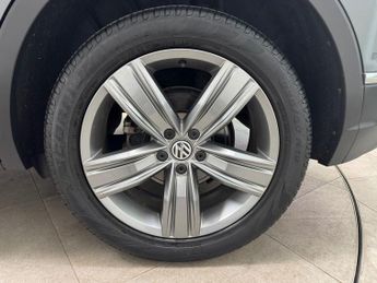 VOLKSWAGEN TIGUAN 2.0 TSI SEL SUV 5dr Petrol DSG 4Motion Euro 6 (s/s) (180 ps)